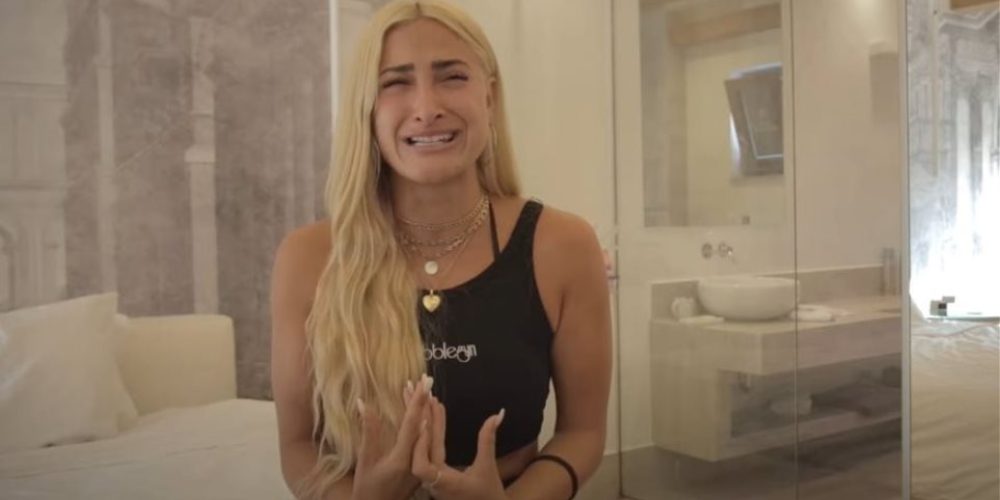 Η Ιωάννα Τούνη κλαίει με λυγμούς για το ροζ βίντεο – «Δεν θα κάνω τη χάρη σε κανένα μαλάκα» (video)