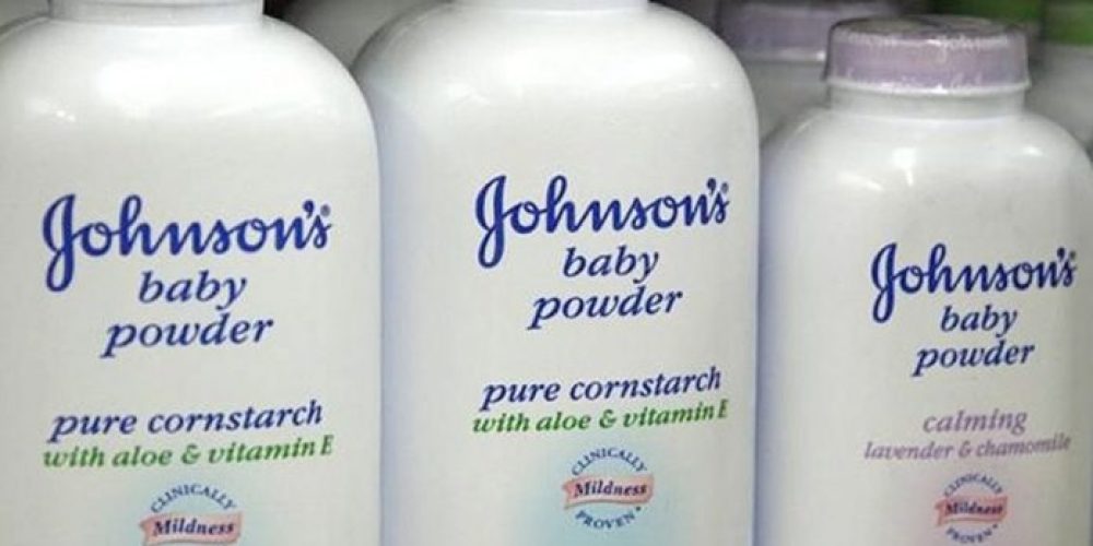 Καρκινογόνο το ταλκ για μωρά της Johnson & Johnson! Το γνώριζαν εδώ και… 47 χρόνια