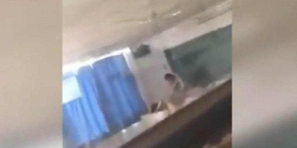 Απίστευτο βίντεο: Καθηγητής κάνει σεξ με φοιτήτρια επάνω σε θρανίο!