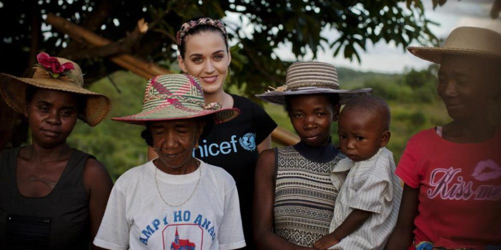 Η Katy Perry στη Μαδαγασκάρη με τη Unicef
