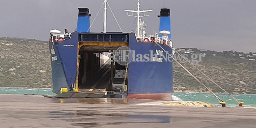 Χανιά: Έσπασε κάβος σε πλοίο στο λιμάνι (φωτο)