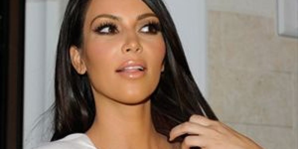 Η Kim Kardashian μηνύει τη… σωσία της