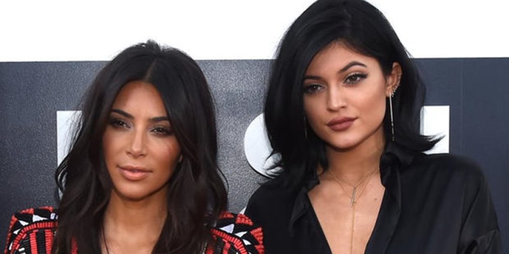 Kim Kardashian: Ποζάρει ημίγυμνη για να «εκθρονίσει» την αδερφή της, Kylie Jenner (Photo)