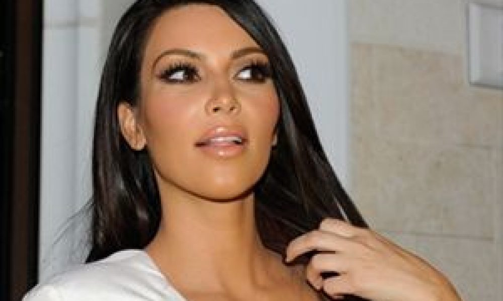 Η Kim Kardashian μηνύει τη... σωσία της
