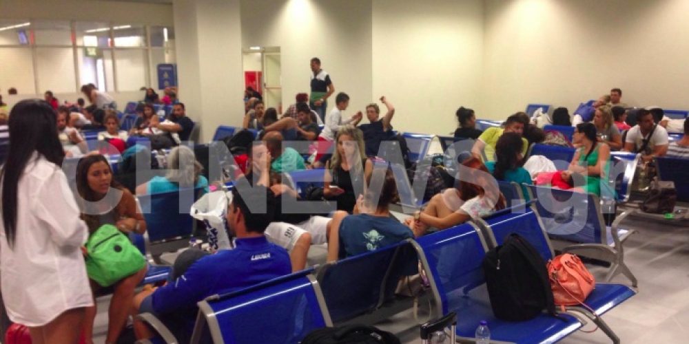 Χανιά: Έμειναν εγκλωβισμένοι στο αεροδρόμιο λόγω προβλήματος στο αεροσκάφος