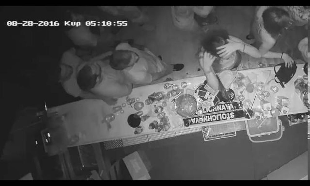 Βίντεο ντοκουμέντο - Δείτε πως κλέβουν κινητά σε bar των Χανίων