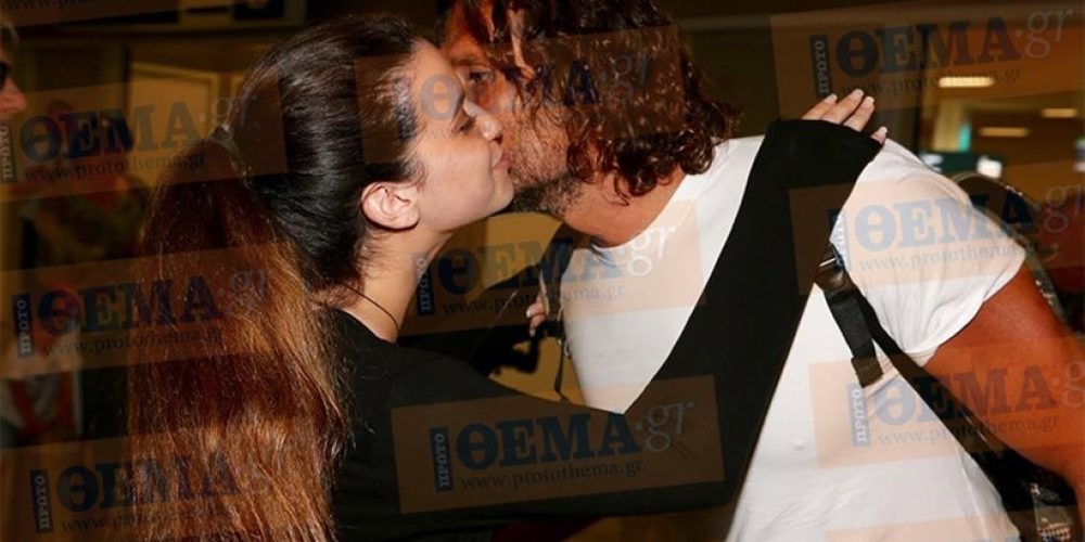 Στην Ελλάδα ο Κώστας Κοκκινάκης – Το φιλί της κόρης του στο αεροδρόμιο