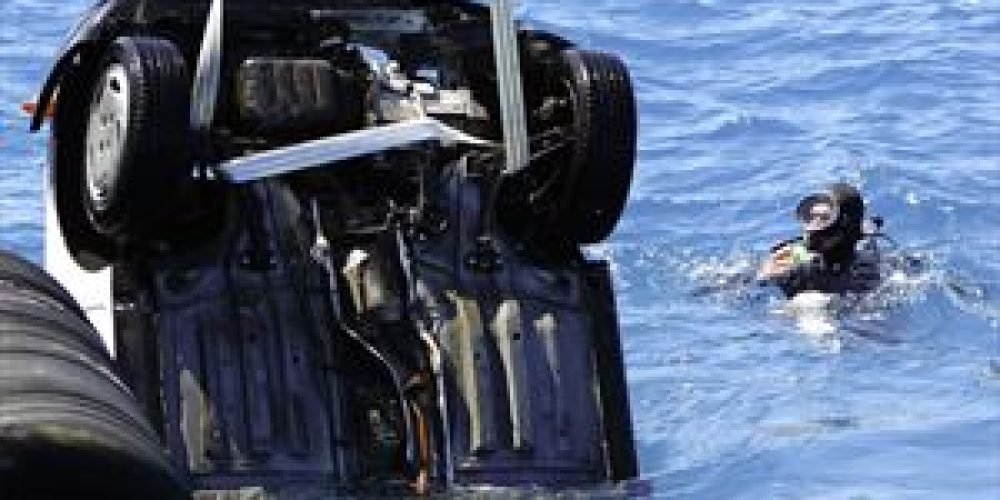 Συναγερμός από αυτοκίνητο που βρέθηκε στο λιμάνι του Κολυμπαρίου στα Χανιά
