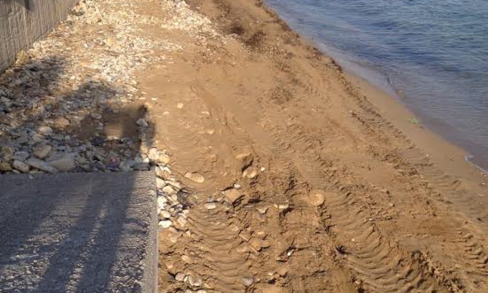Χανιά: Πεντακάθαρη η παραλία του Κουμ – Καπί Συνεχίζεται η επιχείρηση καθαρές παραλίες