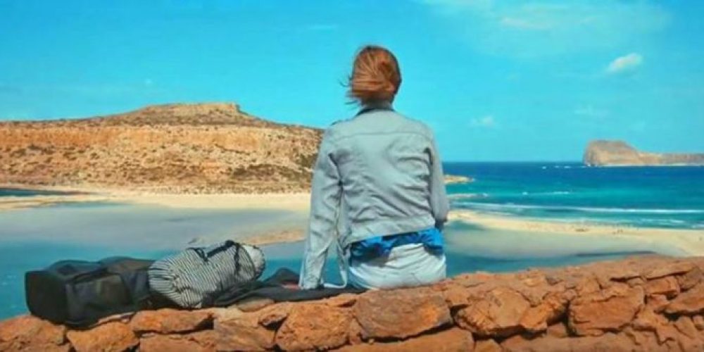 Γάλλος τουρίστας λάτρεψε την Κρήτη και εμείς την ΒΙΝΤΕΑΡΑ διακοπών που έφτιαξε