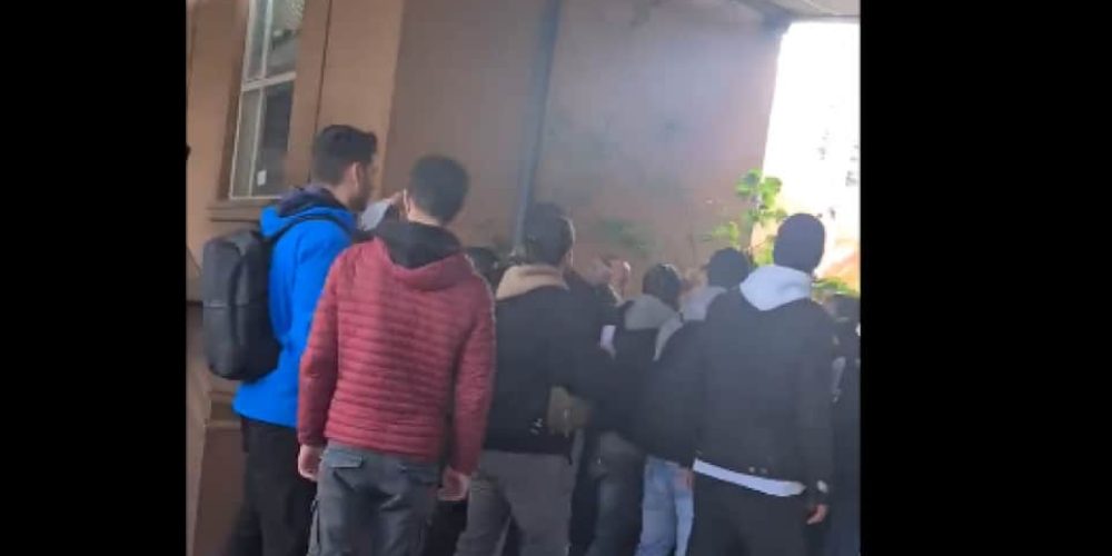 Εικόνες ντροπής στο Πολυτεχνείο Κρήτης: Άγριος ξυλοδαρμός ανάμεσα σε φοιτητές (video)