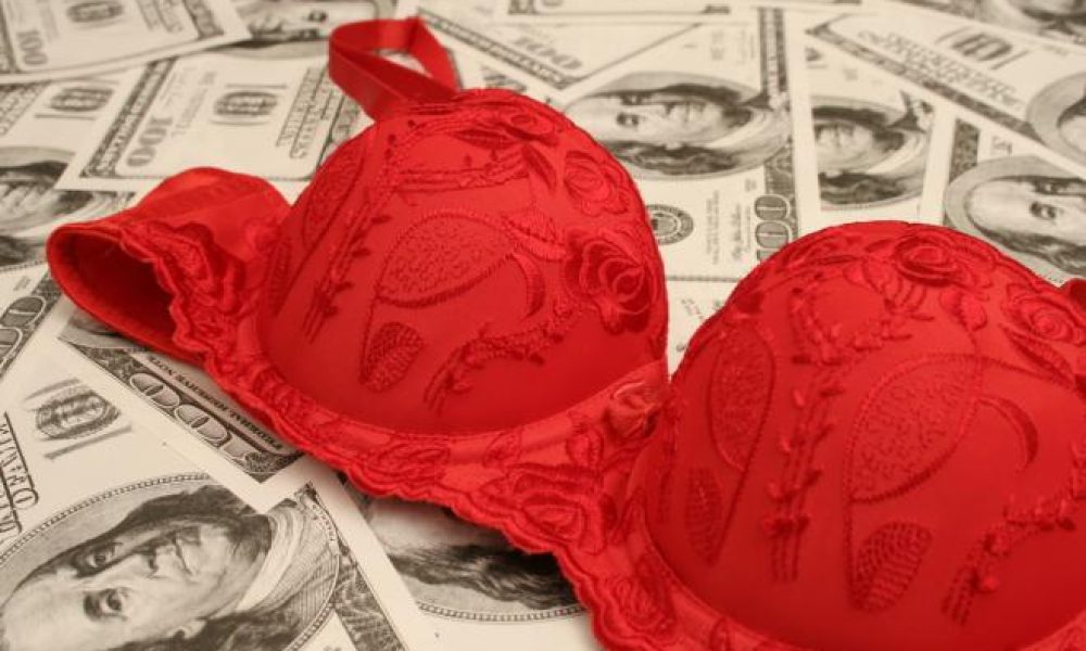 Η έρευνα του Κρητικού καθηγητή που σπάει ταμεία Όσοι κάνουν σεξ έχουν και… λεφτά