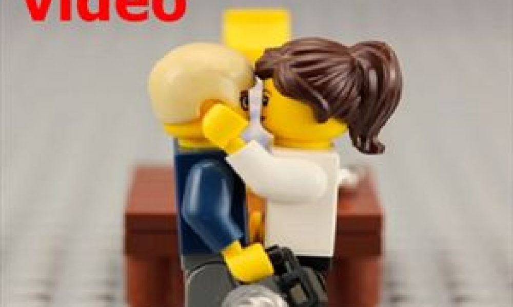 Σκηνοθέτης έκανε πρόταση γάμου με lego!