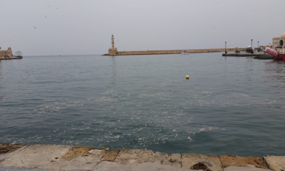 Λύματα και ακαθαρσίες στο Ενετικό λιμάνι Χανίων (Photos)