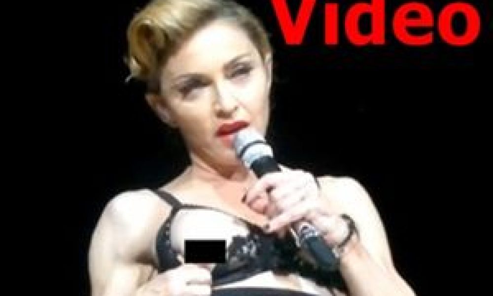 Η Madonna έδειξε στο κοινό το στήθος της!