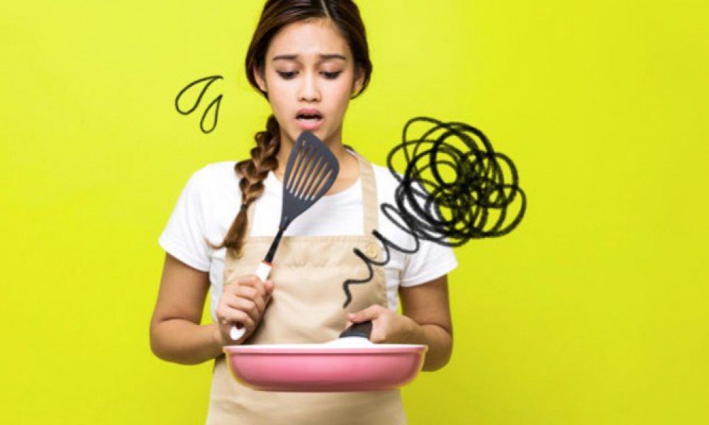 Μαγειρική: 10 επικίνδυνα λάθη για την υγεία που κάνουμε στην κουζίνα