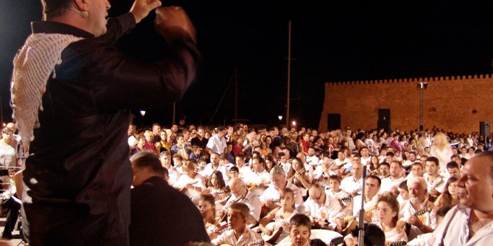 Στην Κρήτη το ρεκόρ Γκίνες για την ορχήστρα Μαντολίνων (video)