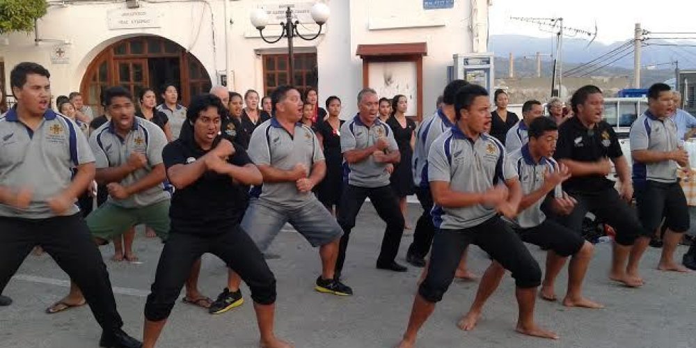 Εντυπωσίασαν οι Μαορί με τον πολεμικό χορό τους στο Γαλατά! (video)