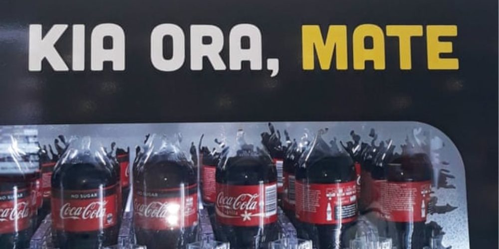 «Γεια σου, θάνατε!»: Πώς η Coca-Cola πήγε να συνδυάσει αγγλικά με μαορί και τα έκανε… μαντάρα