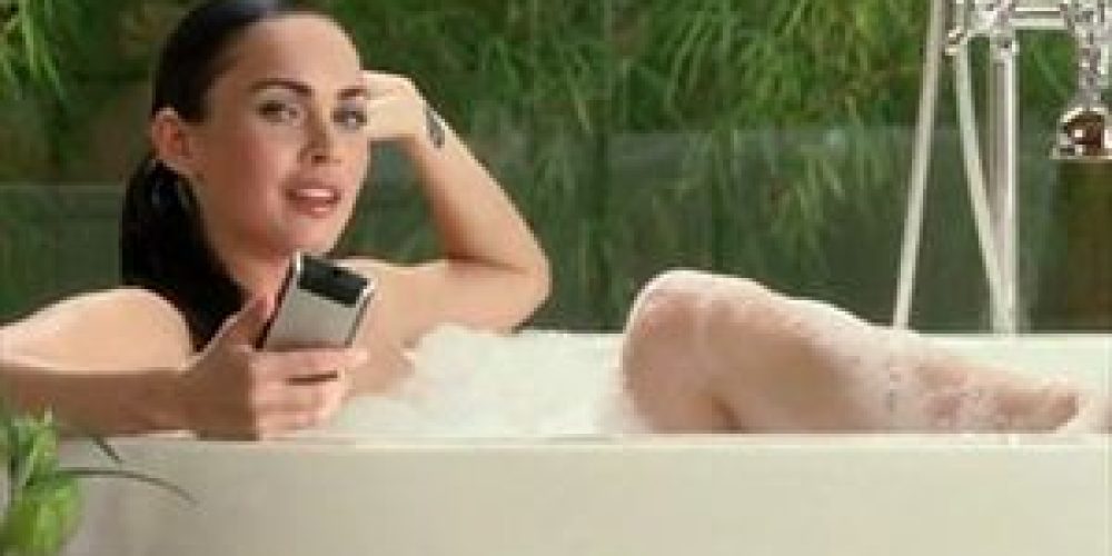Γυμνή στη μπανιέρα της η Megan Fox