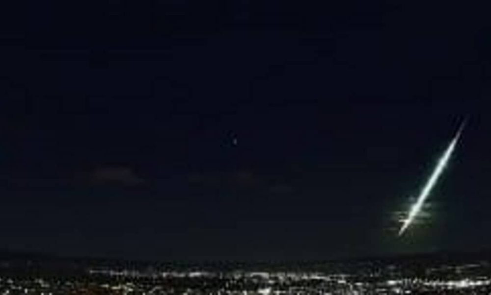 Μετεωρίτης «σκίζει» τον ουρανό και κάνει τη νύχτα μέρα - Ορατός σε πολλές περιοχές της Ελλάδας