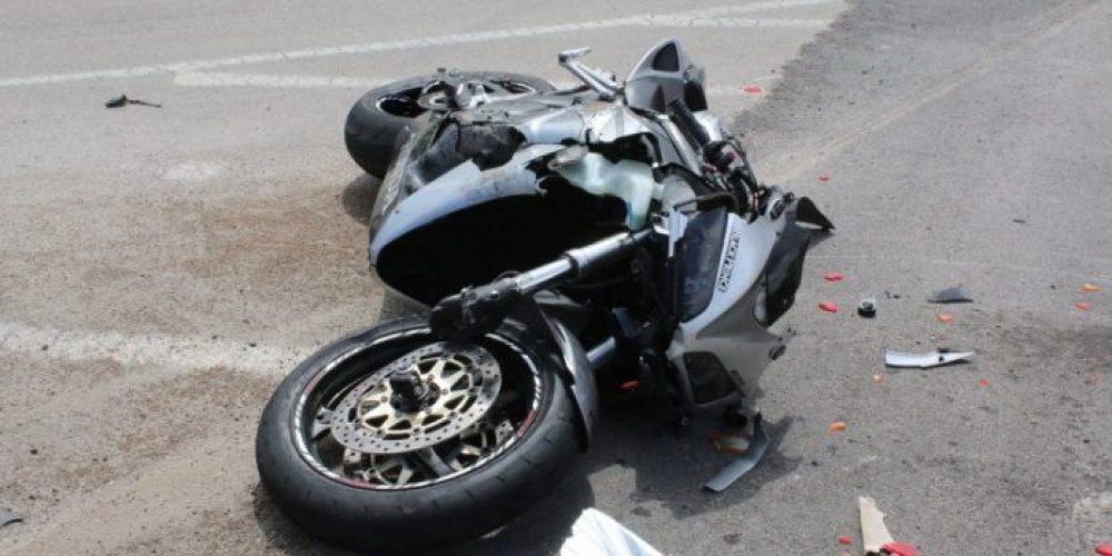 Κρήτη: Δύο άτομα τραυματίες σε τροχαίο με μηχανή το πρωί της Κυριακής