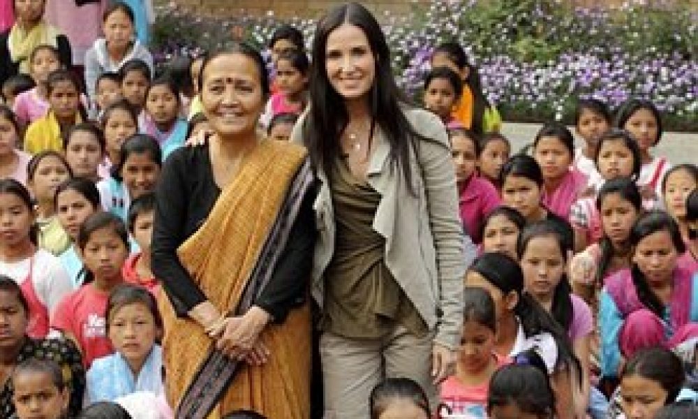 Το φιλανθρωπικό έργο της Demi Moore στο Νεπάλ