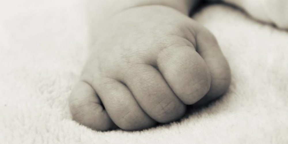 Γυναίκα γέννησε δίδυμα, αλλά ήταν από διαφορετικό πατέρα