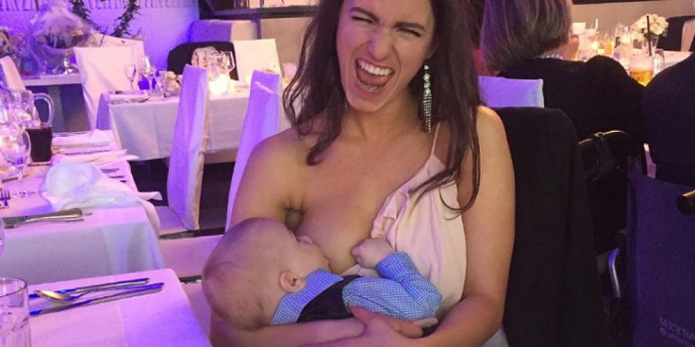 Θήλασε το μωρό της σε γαμήλιο πάρτι και έγινε… viral