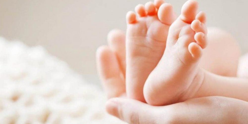 Επίδομα γέννας 2.000 ευρώ για το 90% των οικογενειών από τον Ιανουάριο
