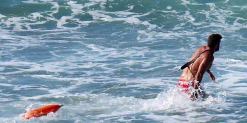Χανιά: Έπαθε ανακοπή μέσα στην θάλασσα – Σωτήρια η επέμβαση ναυαγοσωστών