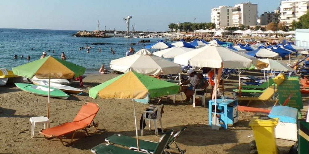 Χανιά: Ο Δήμος φεύγει από τις παραλίες γιατί κοστίζουν και δεν ελέγχονται