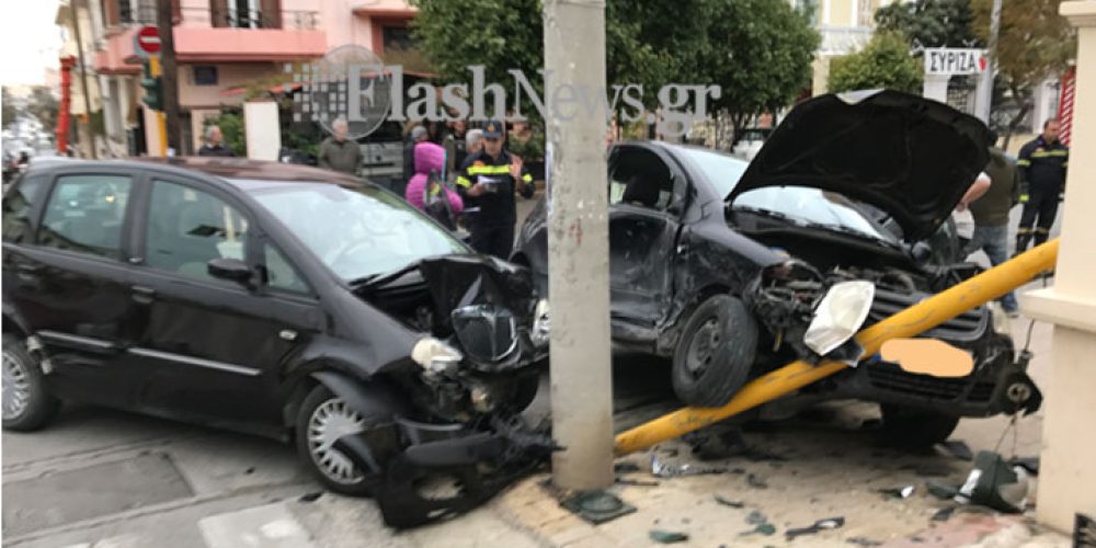 Σφοδρή σύγκρουση μεταξύ δύο αυτοκινήτων στην Νεάρχου στα Χανιά (φωτό)