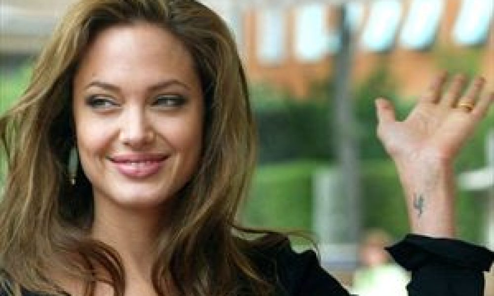 Η Angelina Jolie θα ανοίξει γραφείο τελετών