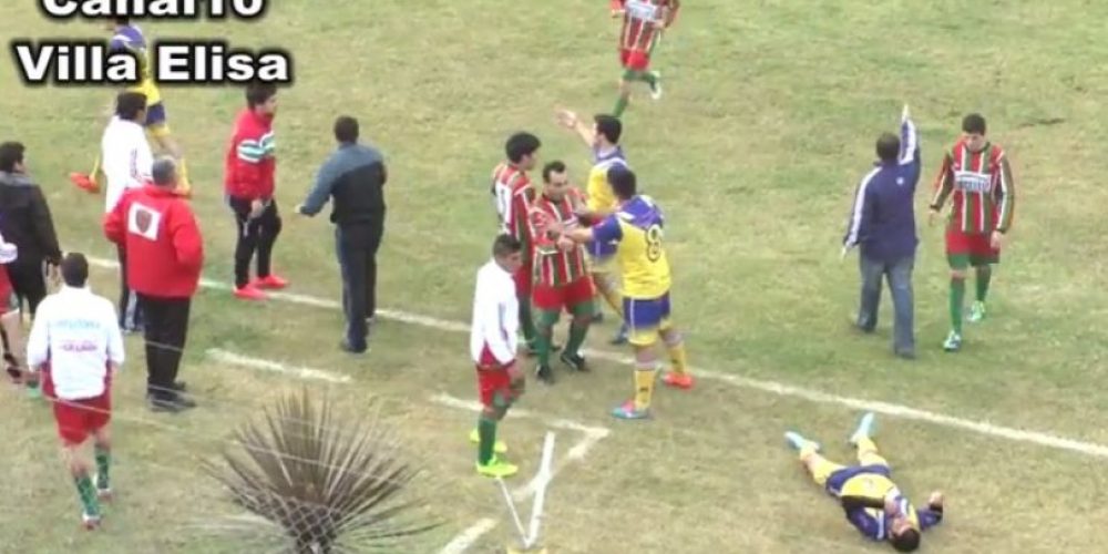 Βίντεο-σοκ: Ποδοσφαιριστής σκότωσε αντίπαλο με μια γροθιά!