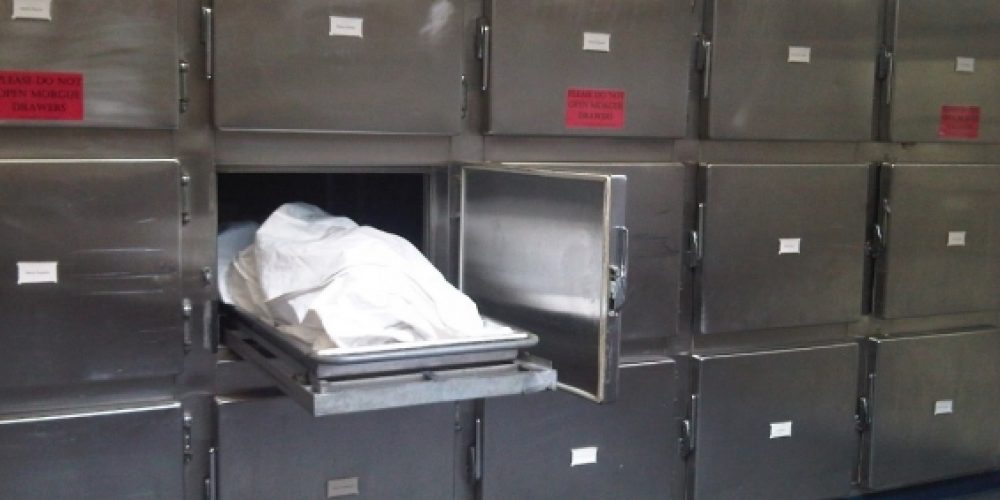 Απίστευτο: Στέλνουν στο νεκροτομείο για υποχρεωτική δουλειά τους μεθυσμένους οδηγούς