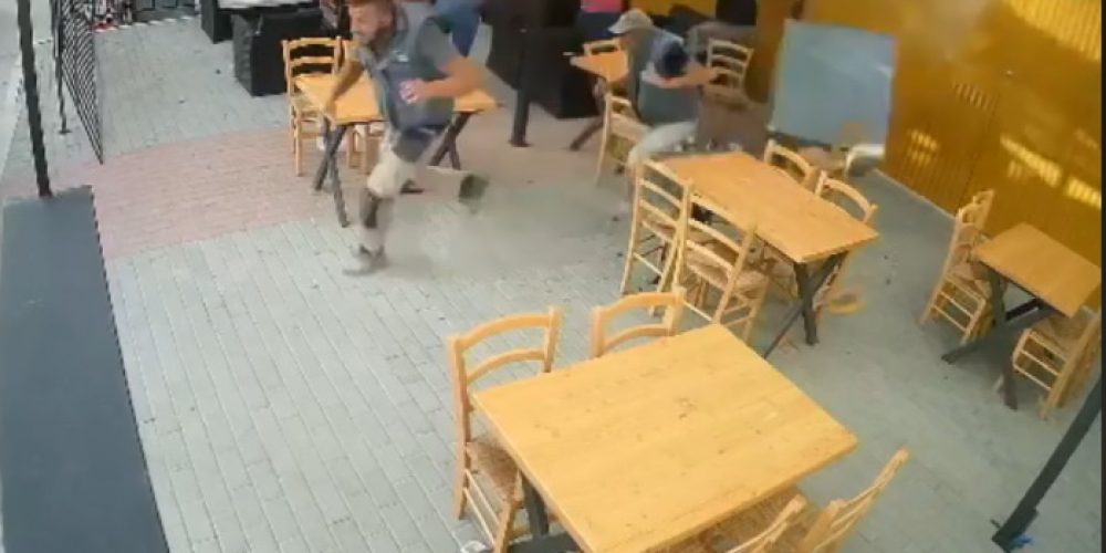 Κρήτη: Ντεπόζιτο πέφτει πάνω σε… θαμώνες καφενείου (video)