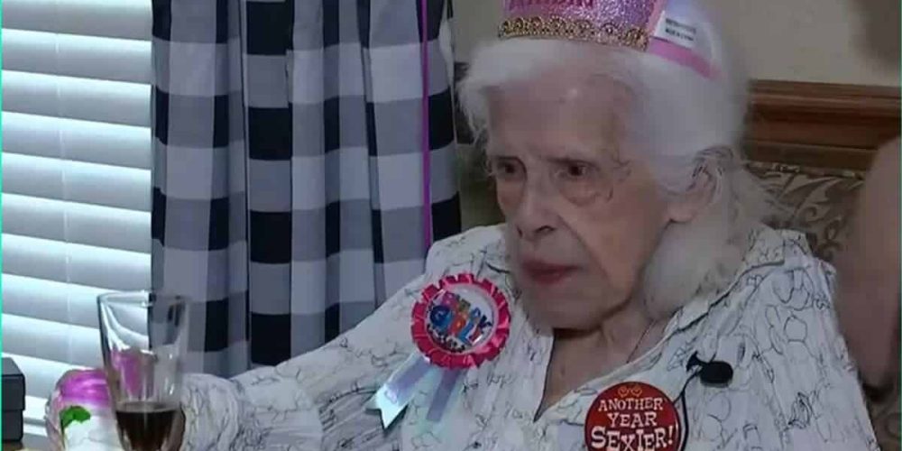 Έκλεισε τα 101 και μοιράστηκε το μυστικό της μακροζωίας της, είναι η τεκίλα (video)