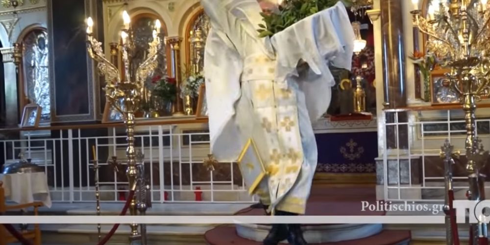 ο «ιπτάμενος ιερέας» της Χίου έδωσε πάλι ρεσιτάλ… αλλά στο τέλος συνελήφθη (video)