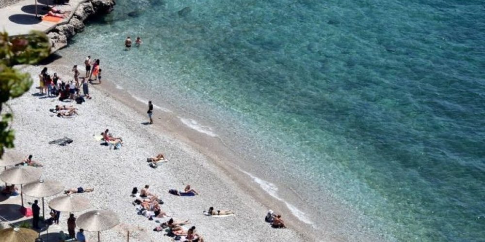 Χανιά: Πρόεδρος κοινότητας δέχτηκε επίθεση κατά τη διάρκεια ελέγχου για ξαπλώστρες σε παραλία