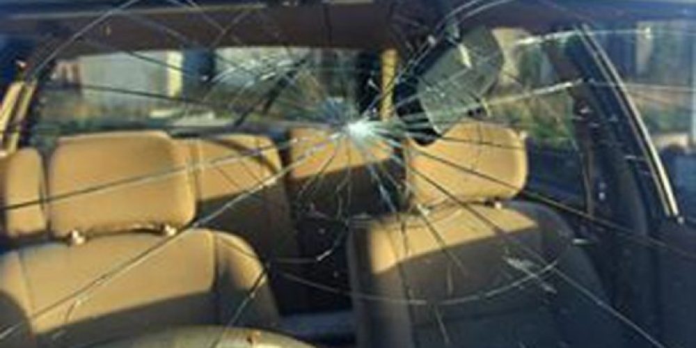 Κρήτη:  Επίθεση με πέτρες σε ταξί – Λαχτάρησε ο οδηγός