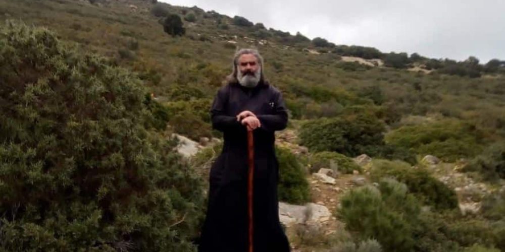 Τι λέει Χανιώτης ιερέας που νοσηλεύτηκε 30 μέρες με κορωνοϊό – «Βίωσα τον θάνατο»