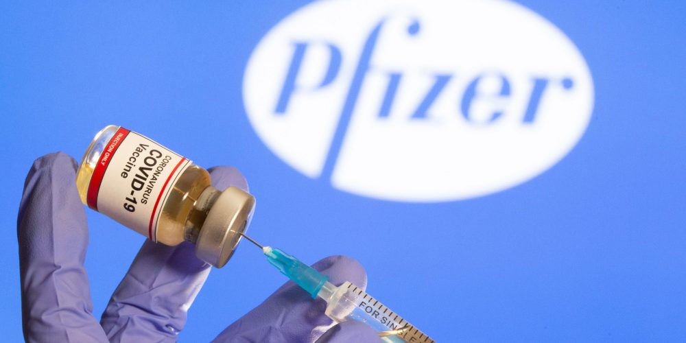 Γιατρός πέθανε 16 ημέρες αφότου έκανε το εμβόλιο της Pfizer – Τι απαντά η εταιρεία