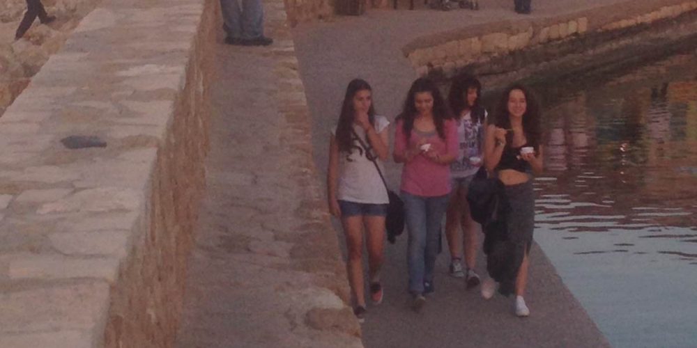 Η βόλτα στο Φάρο Χανίων του βγήκε ξινή ενώ στο Ρέθυμνο τουρίστας έπεσε σε λάκο στη Φορτέτζα