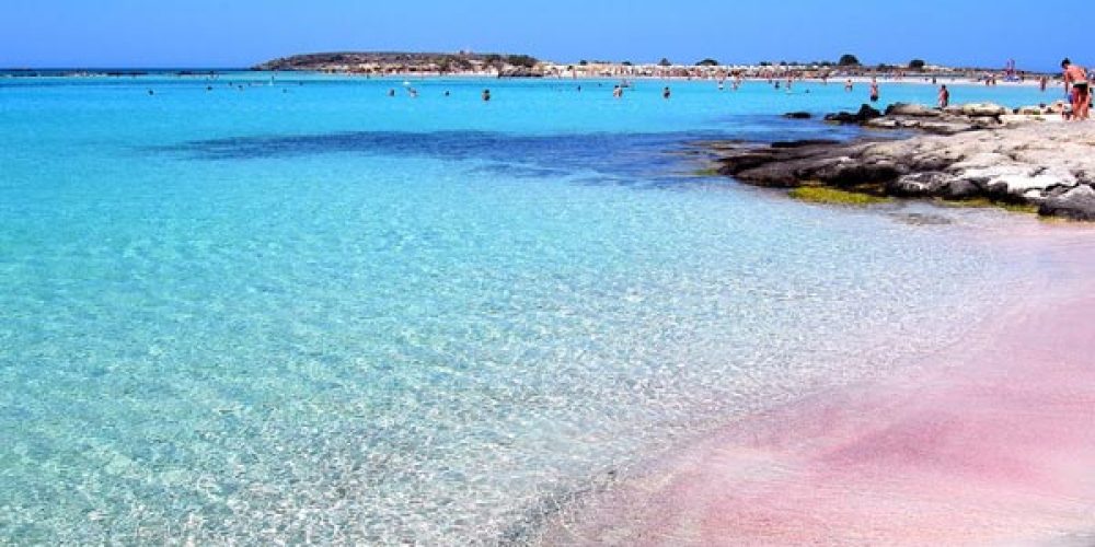 Επτά εκπληκτικές… ροζ παραλίες – Ανάμεσά τους και μία στα Χανιά
