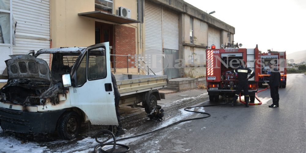 Φορτηγό στα Χανιά έγινε παρανάλωμα του πυρός (φωτο)
