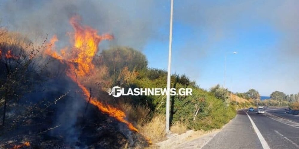 Χανιά: Πυρκαγιά στην εθνική οδό στο ύψος της Σούδας (φωτο)