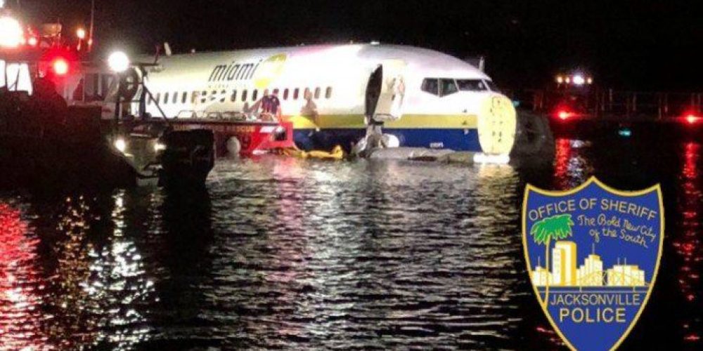Boeing με 136 επιβάτες γλίστρησε και κατέληξε σε ποτάμι