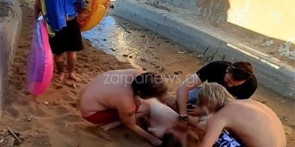 Χανιά: Παραλίγο να πνιγεί 21χρονος σε παραλία – Σωτήρια η επέμβαση των ναυαγοσωστών (φωτο)