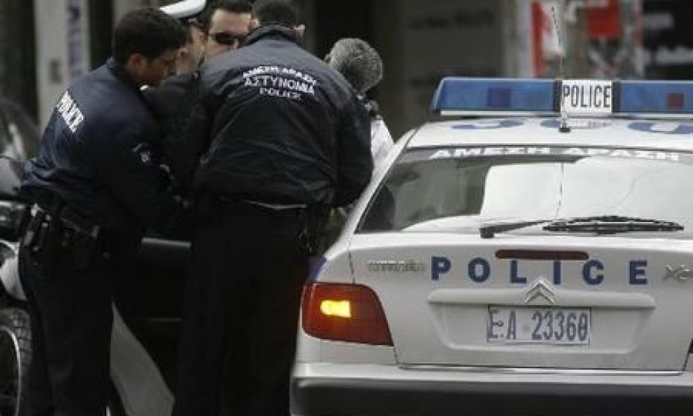 Μπαράζ συλλήψεων στον Πλατανιά από καταστηματάρχες μέχρι φρουτέμποροι